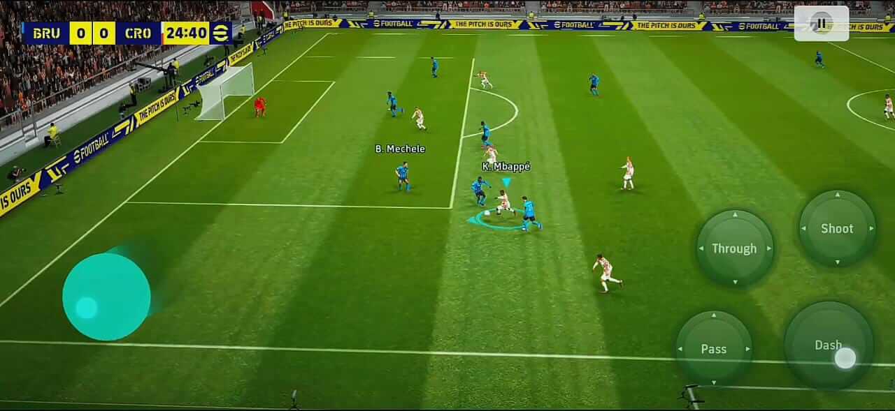 PES 2013 screenshot — gameplay view